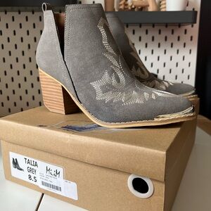 Mi.iM Talia Grey Women's Embroidered Western Ankle Boots 8.5